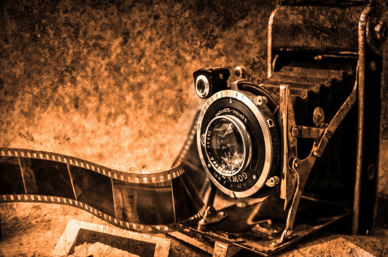 photographe-FORCALQUEIRET-min_light-wood-night-camera-photography-vintage-1245236-pxhere.com